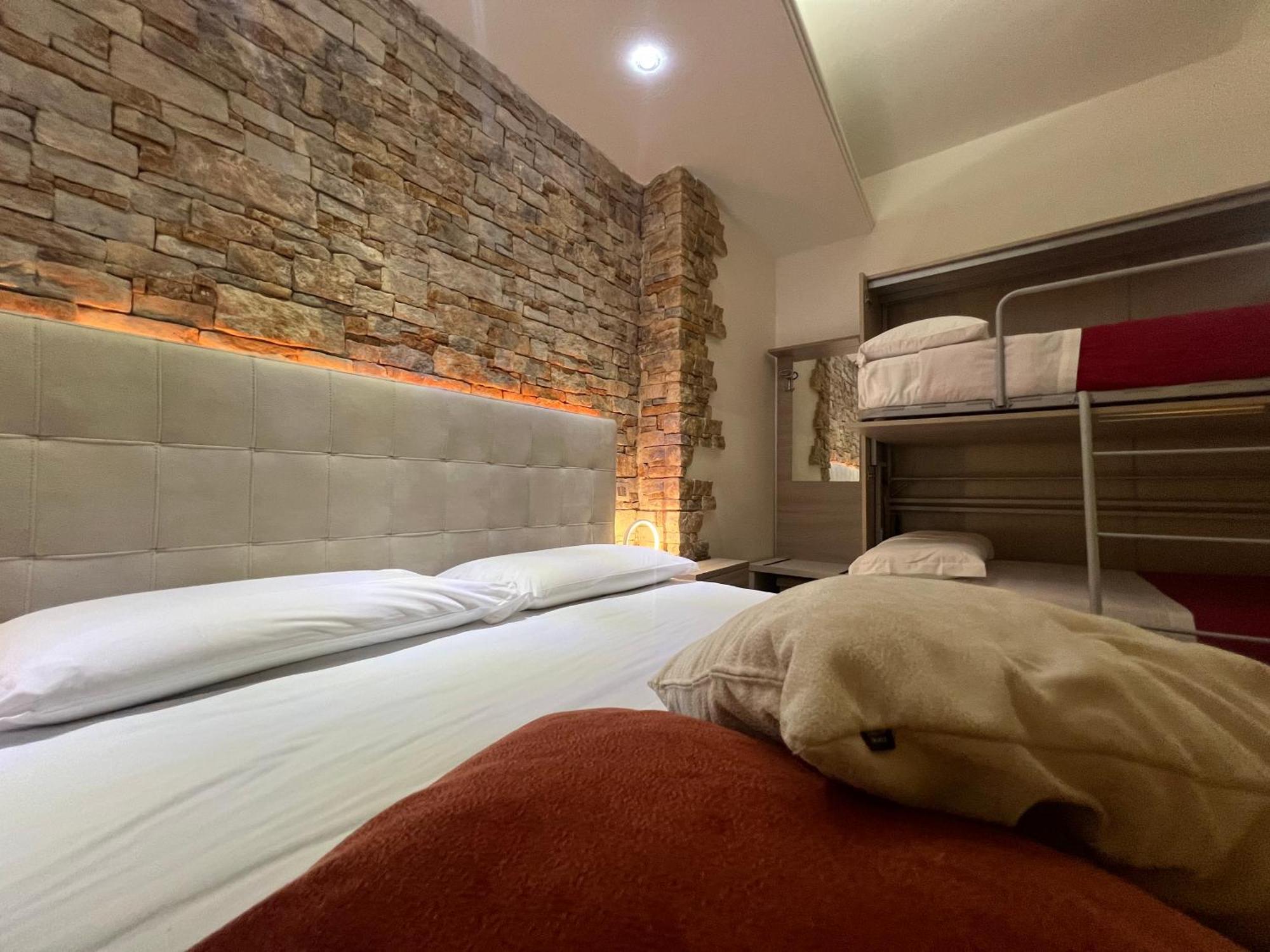 B&B Palazzo Del Toro Монтезільвано Екстер'єр фото